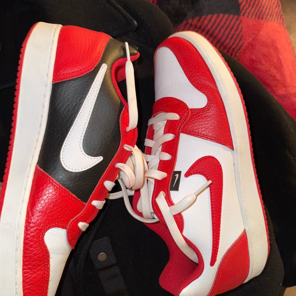 Nike men’s  Black, Red, and White Sneakers 10
